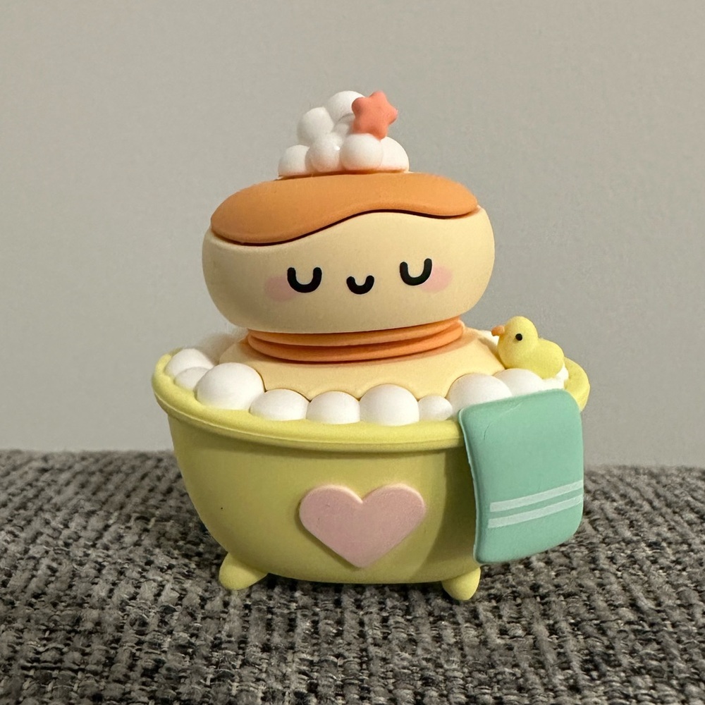 smoko friends bathroom blind box - bubble bath Sofia